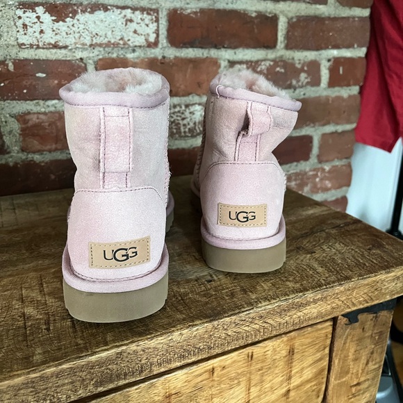 UGGs, mini light pink new with tags - Picture 2 of 13